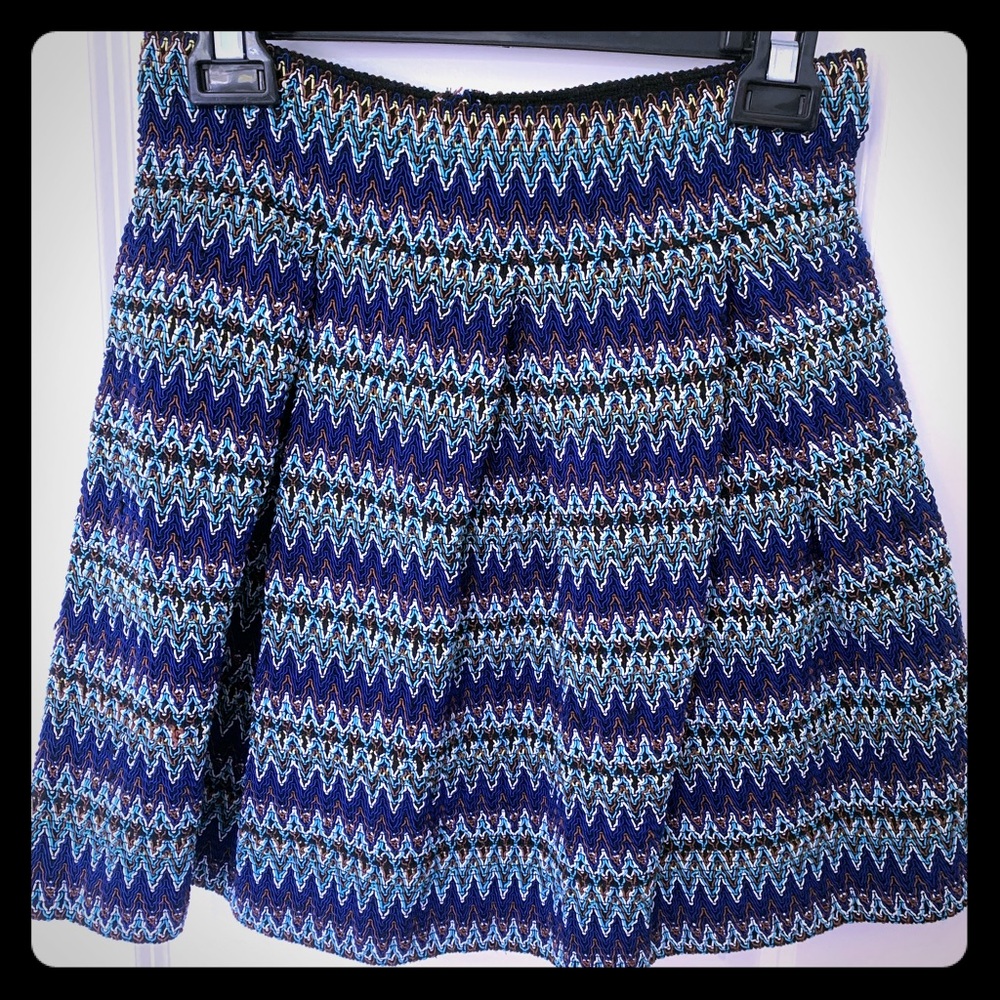 Xhilaration Structured Pleaded Skirt. Size large.